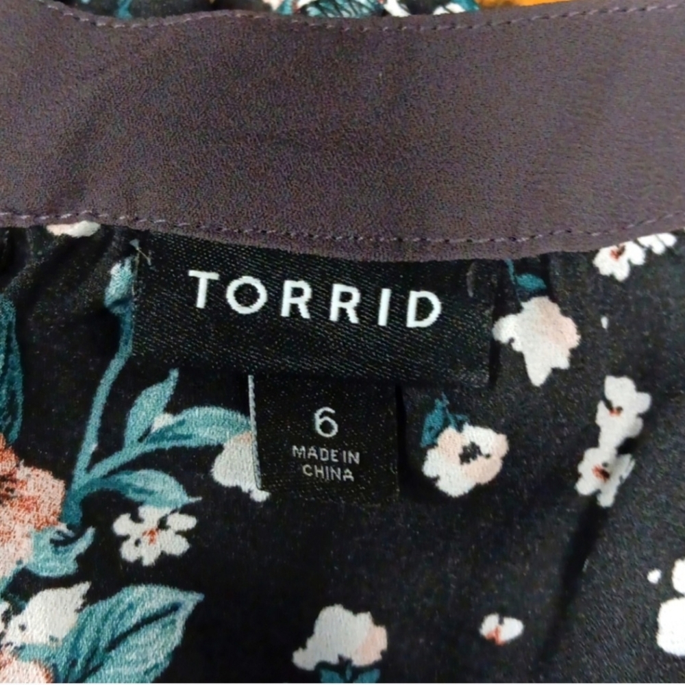 Torrid EUC Sleeveless Top - Picture 5 of 6